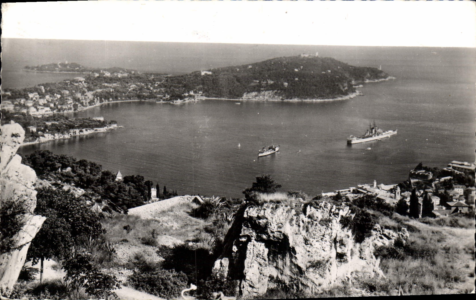La Rade et la Flotte — Vue de Villefranche-sur-Mer — Éditions Artistiques Maritimes