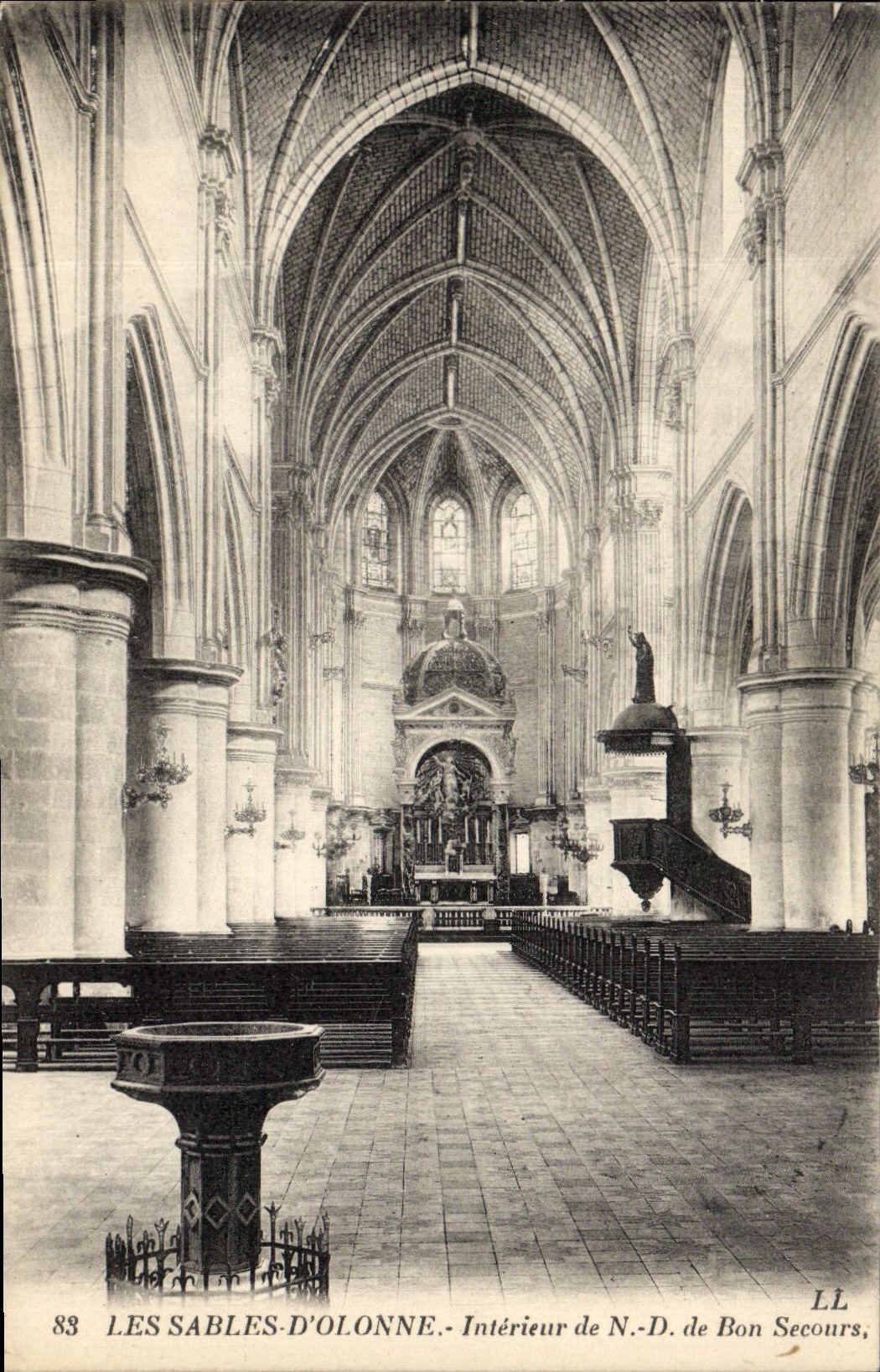 Les Sables-d'Olonne — Innenansicht der N.-D. de Bon Secours — LL n°83