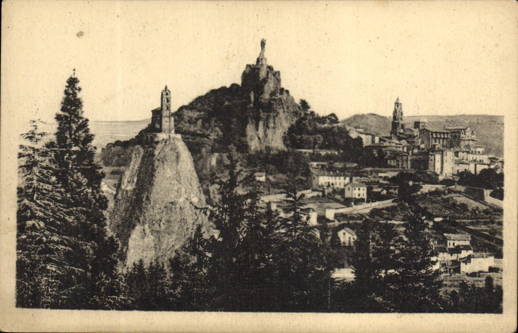 Le Puy — Vue prise à travers les pins — gravé par Neubert, Paris