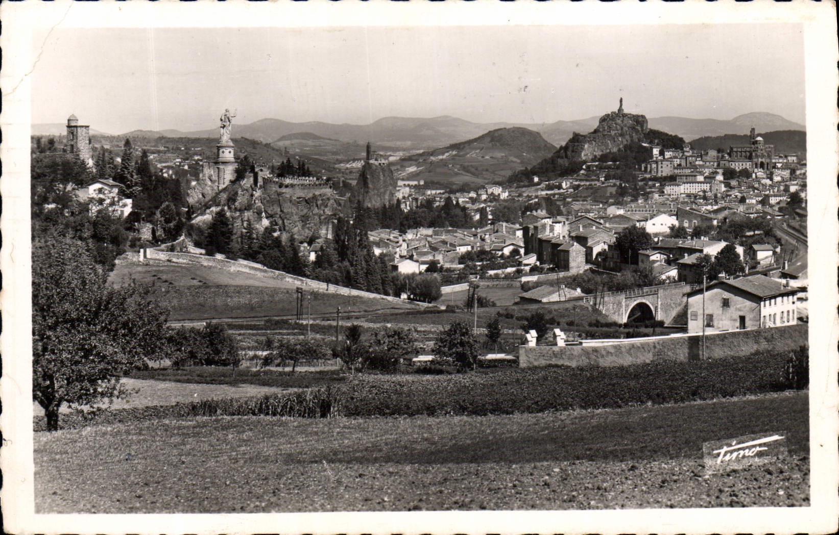 CPA Le Puy Vue Generale dite des Quatre Rochers