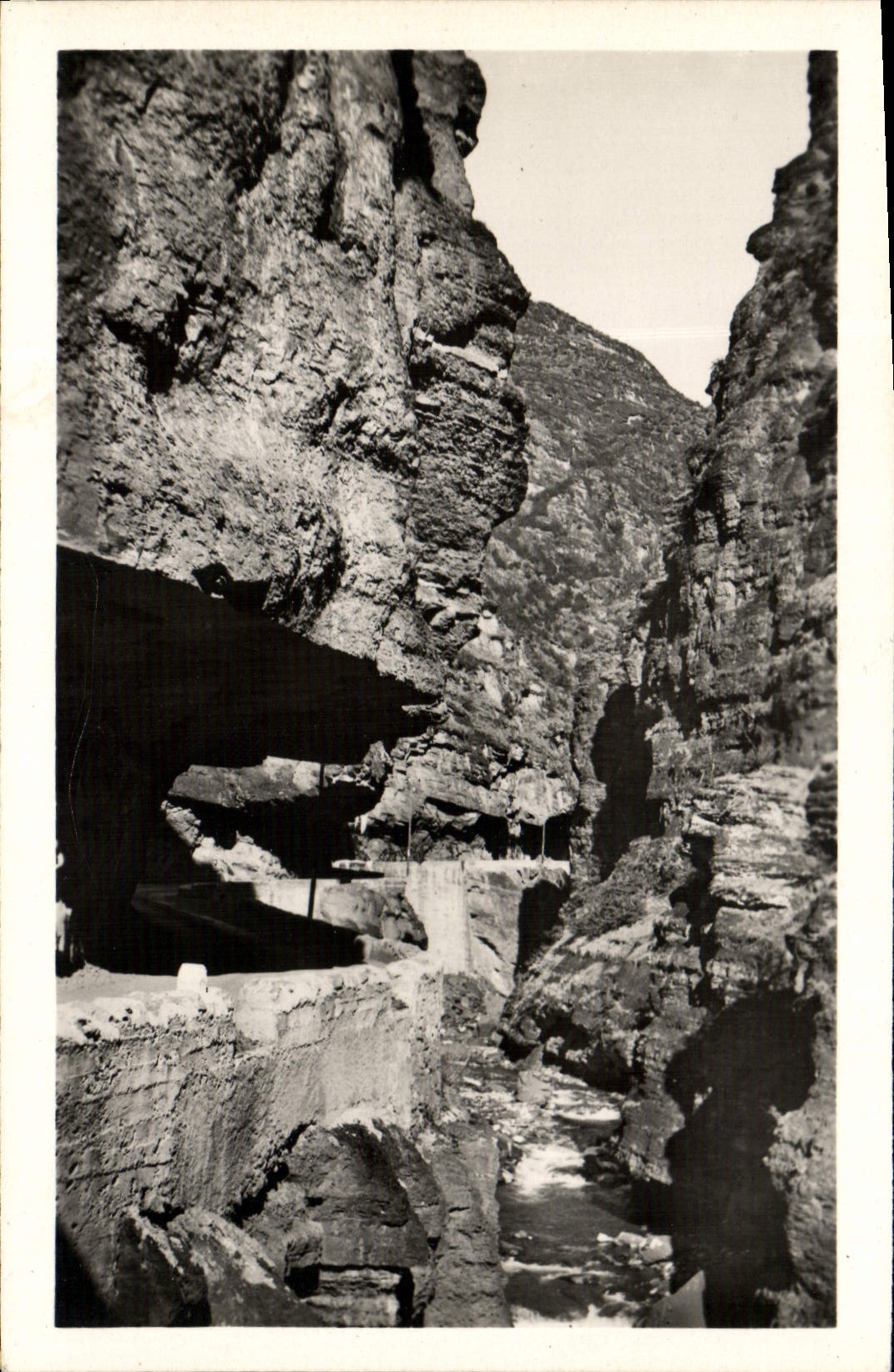 Gorges du Cians — Tête de Singe — Édition d'Art OLIVIER, BEUILL (A.M.)