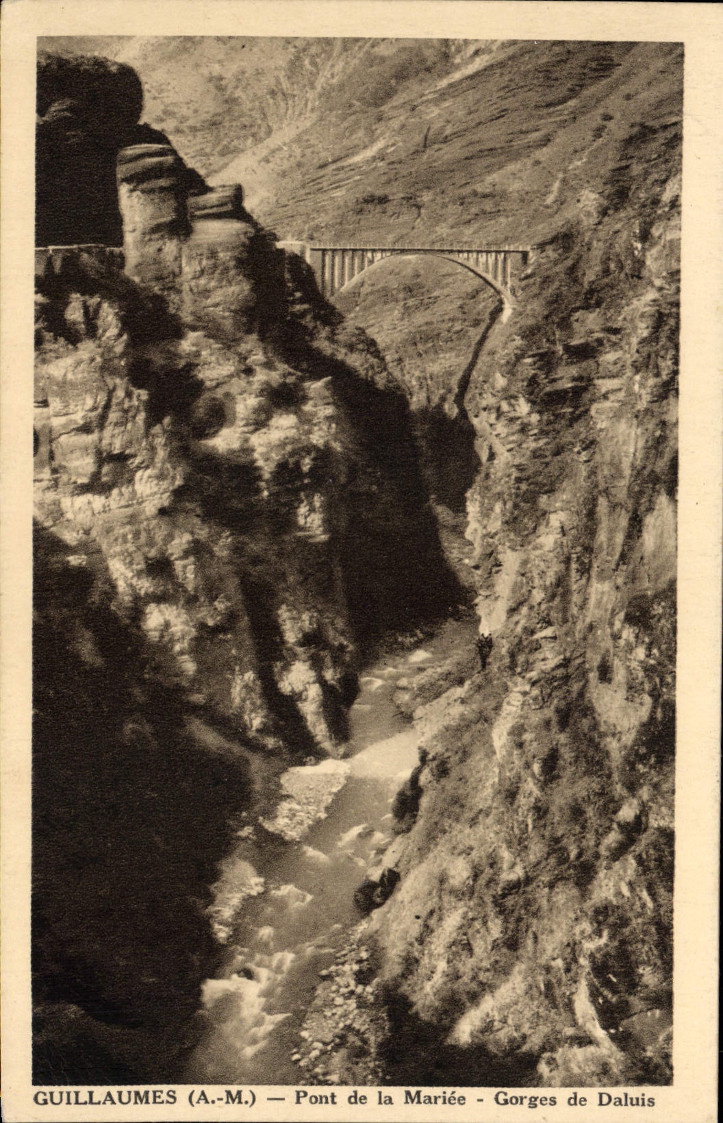 CPA Guillaumes Pont de la Mariee Gorges de Daluis