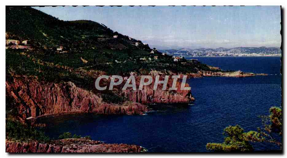 CPM La Corniche d'Or Les calanques de Theoule vues du col de l'Esquillon au fond Cannes