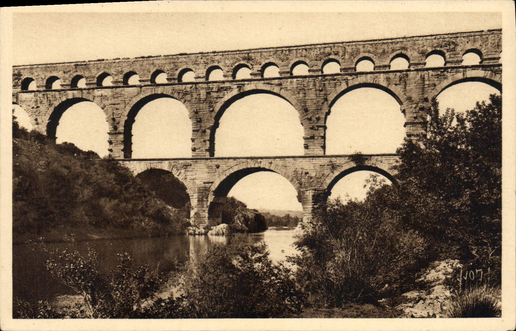 Pont du Gard — Nîmes (Gard) — Les Éditions d'Art M. Vatel