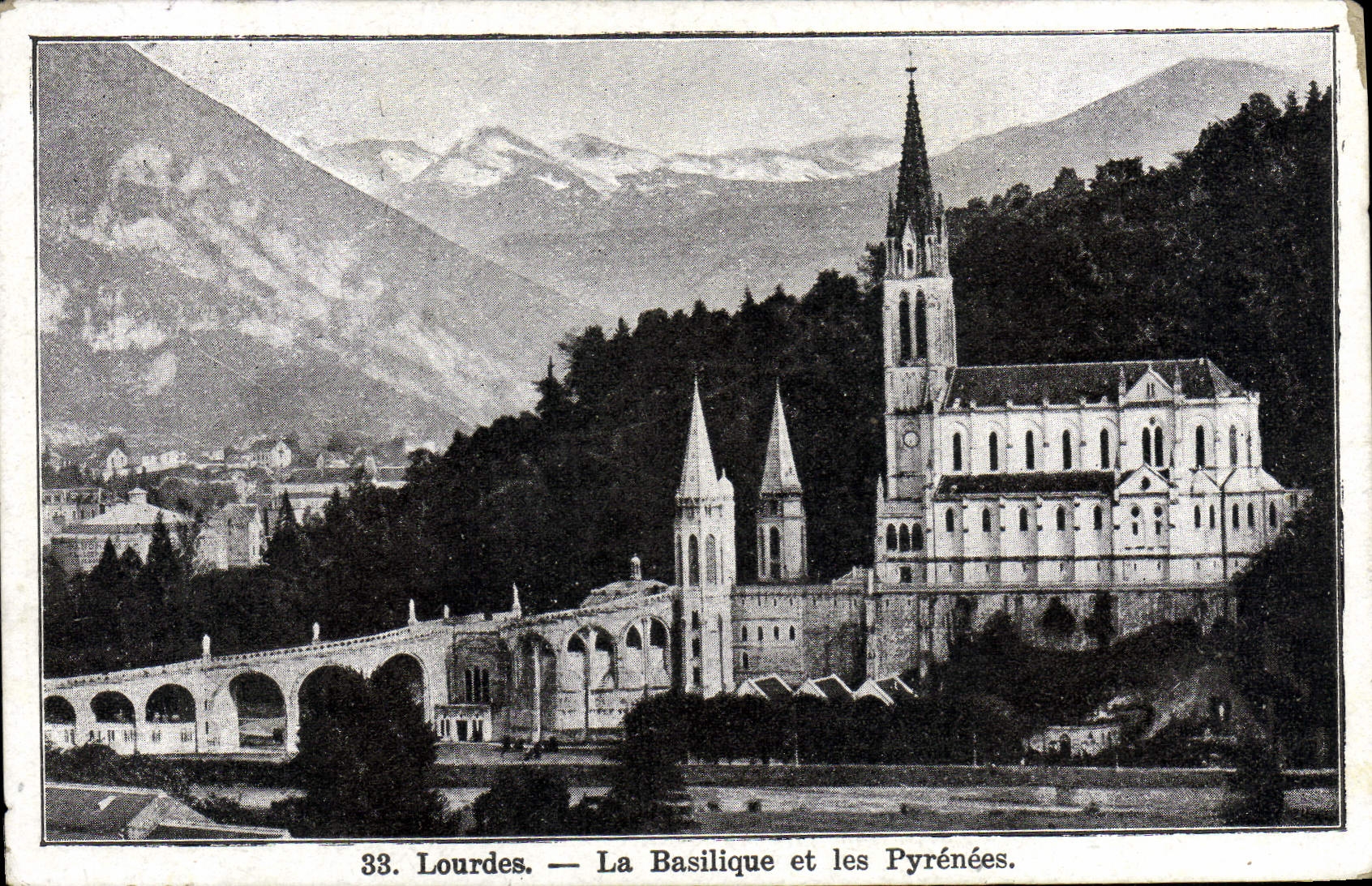 CPA Lourdes La Basilique et les Pyrenees
