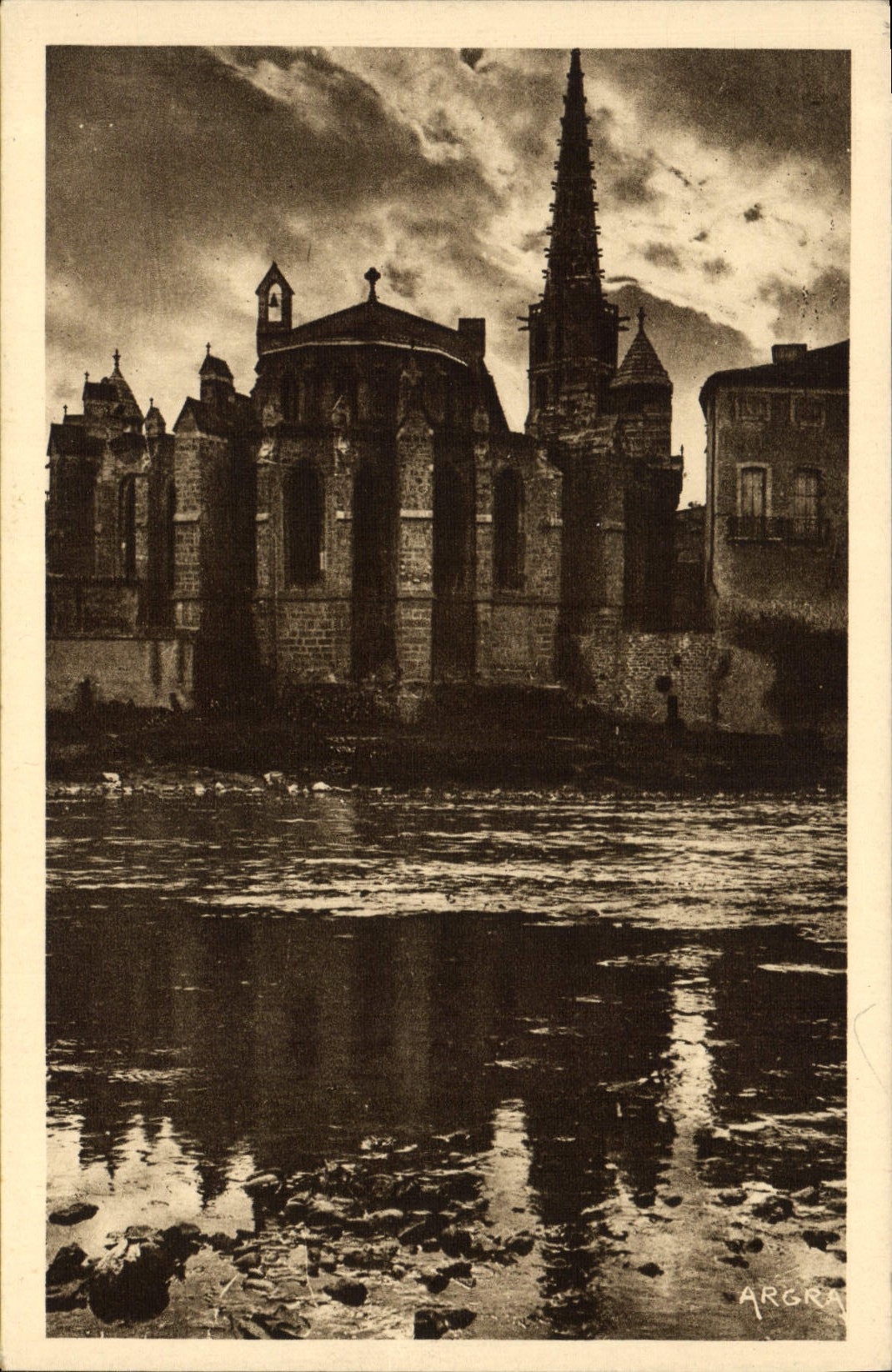 CPA Vallee De I'Aude Limoux L'Eglise Saint Martin