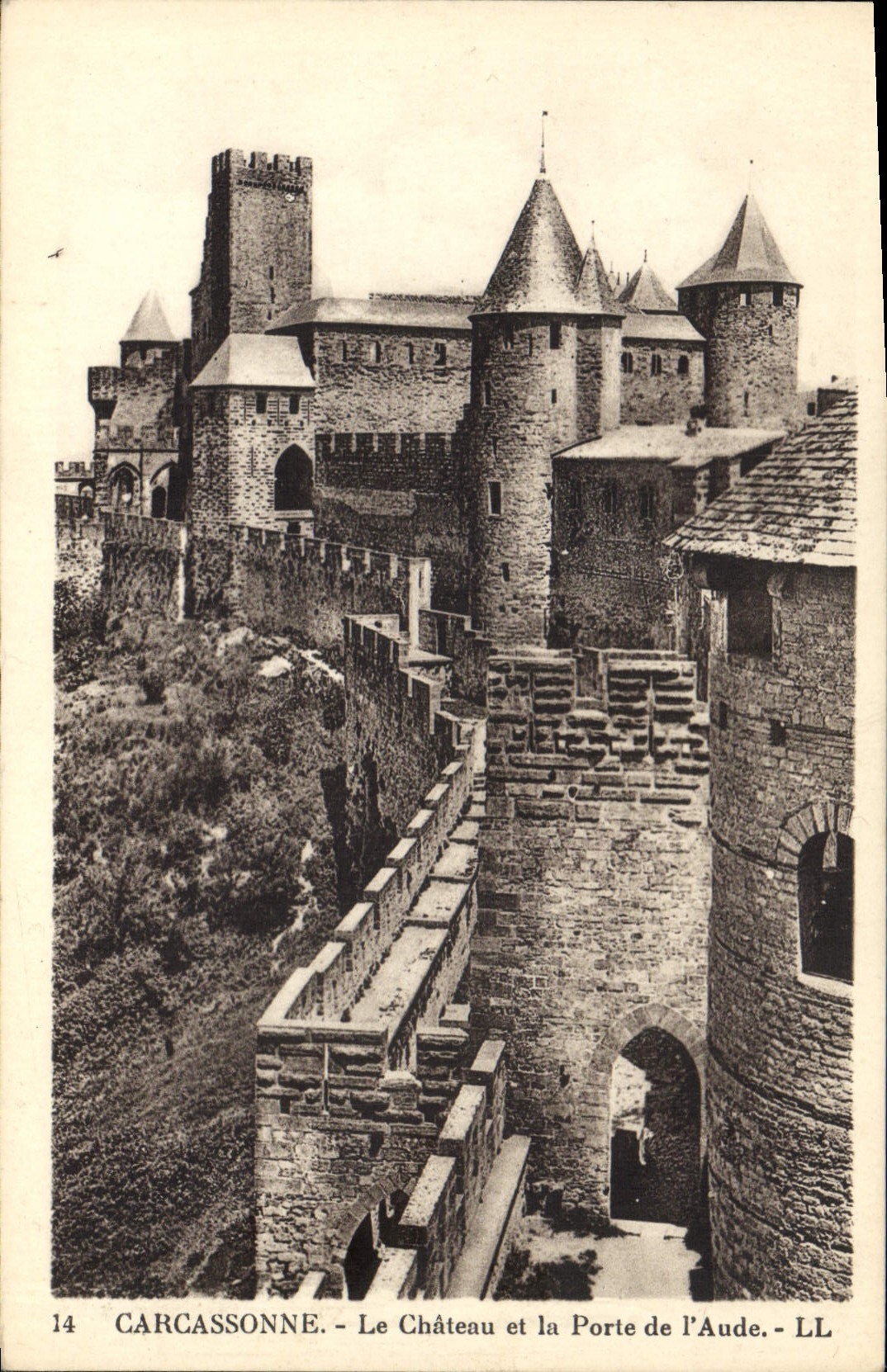 Carcassonne - Le Château et la Porte de l'Aude - LL