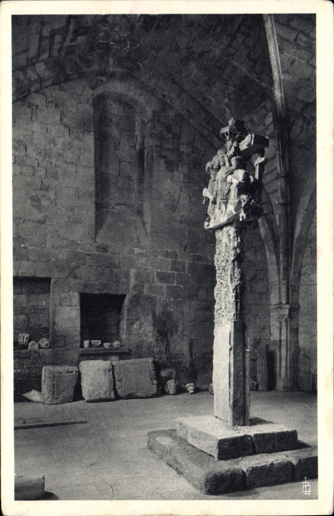 Abbaye de Fontfroide — Calvaire de la Salle des Morts — Éd. L. Bel, Déziers