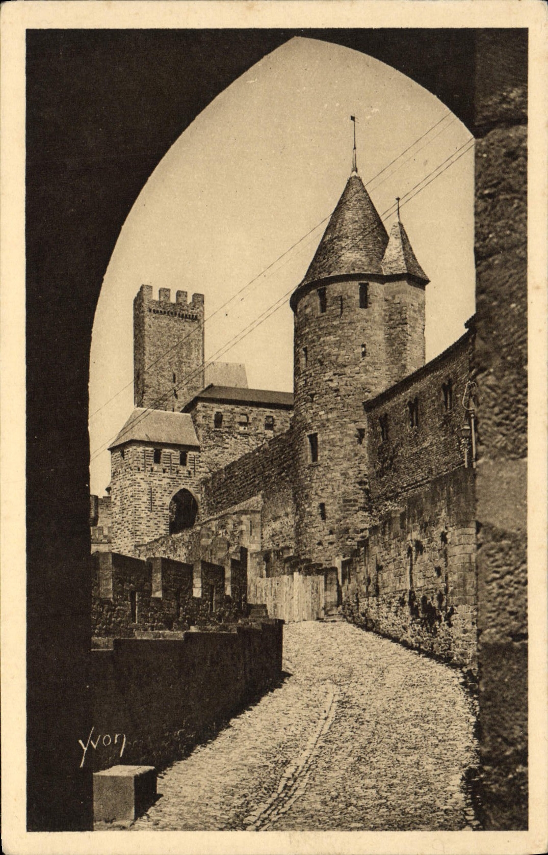CPA Cite De Carcassonne L'Avant Porte Et La Tour De La Justice