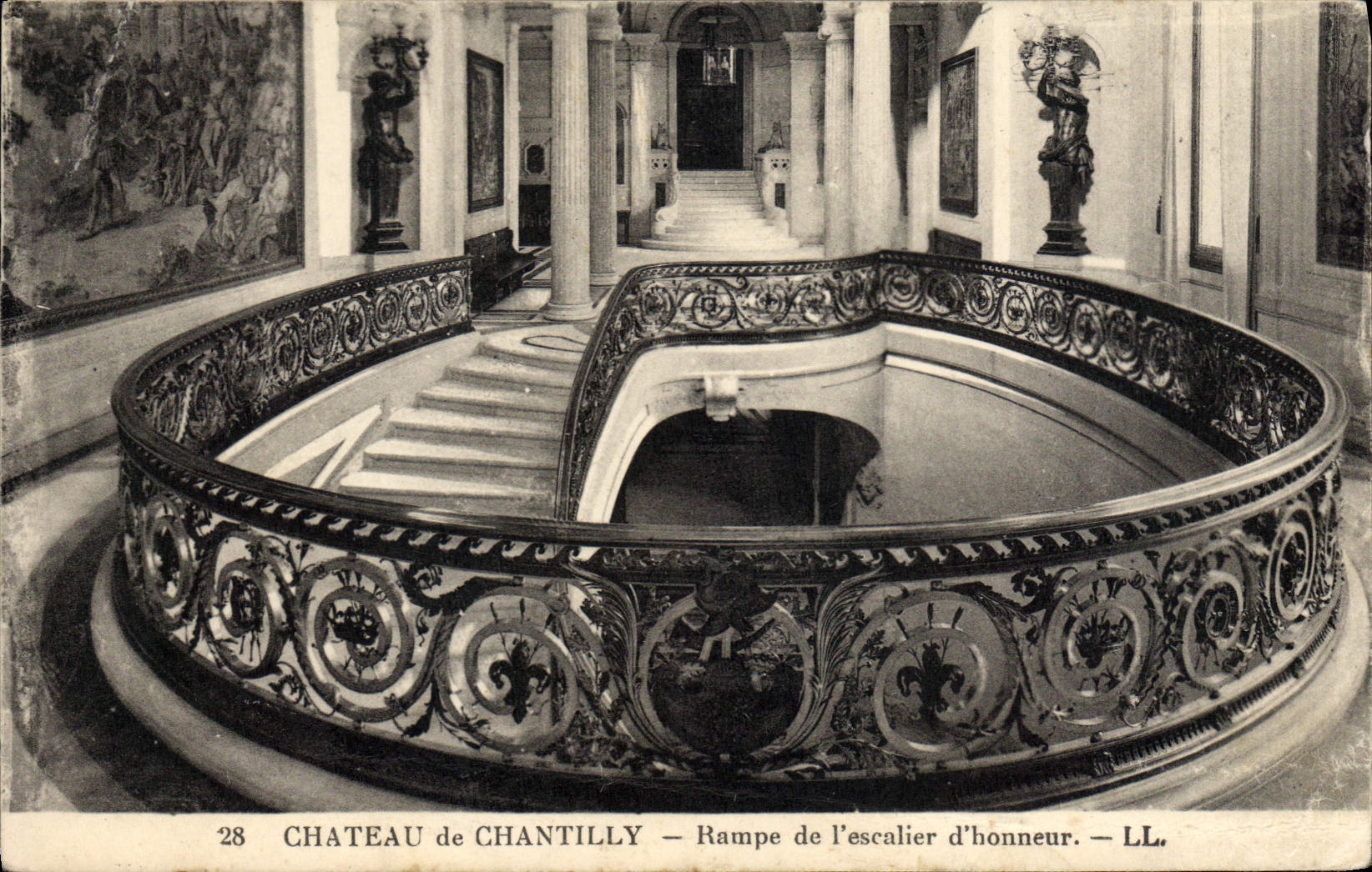 Château de Chantilly — Rampe de l'escalier d'honneur — LL.