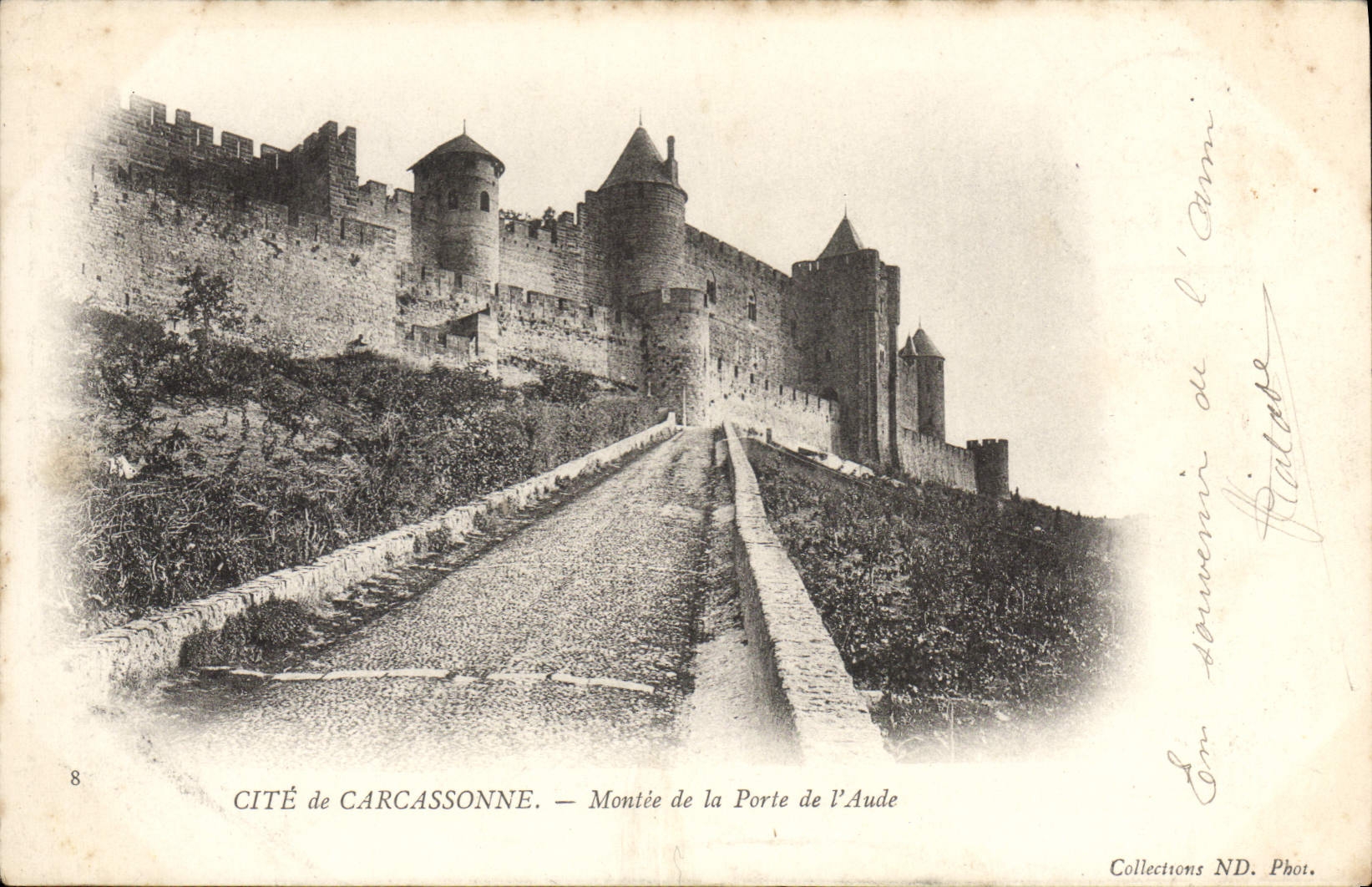 CPA Cite De Carcassonne Montee De La Porte De I'Aude