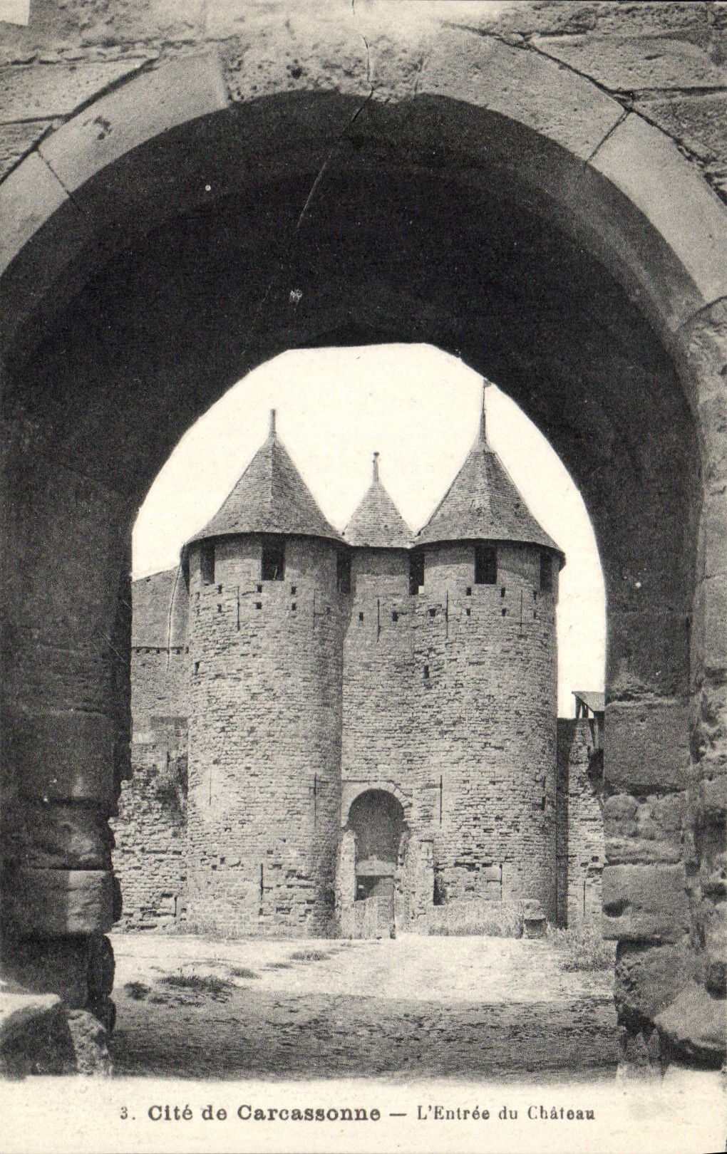 CPA Cite De Carcassonne L'Entree Du Chateau