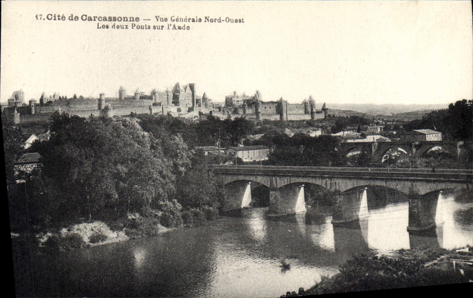 Cité de Carcassonne — Vue Générale Nord-Ouest — Les deux Ponts sur l'Aude