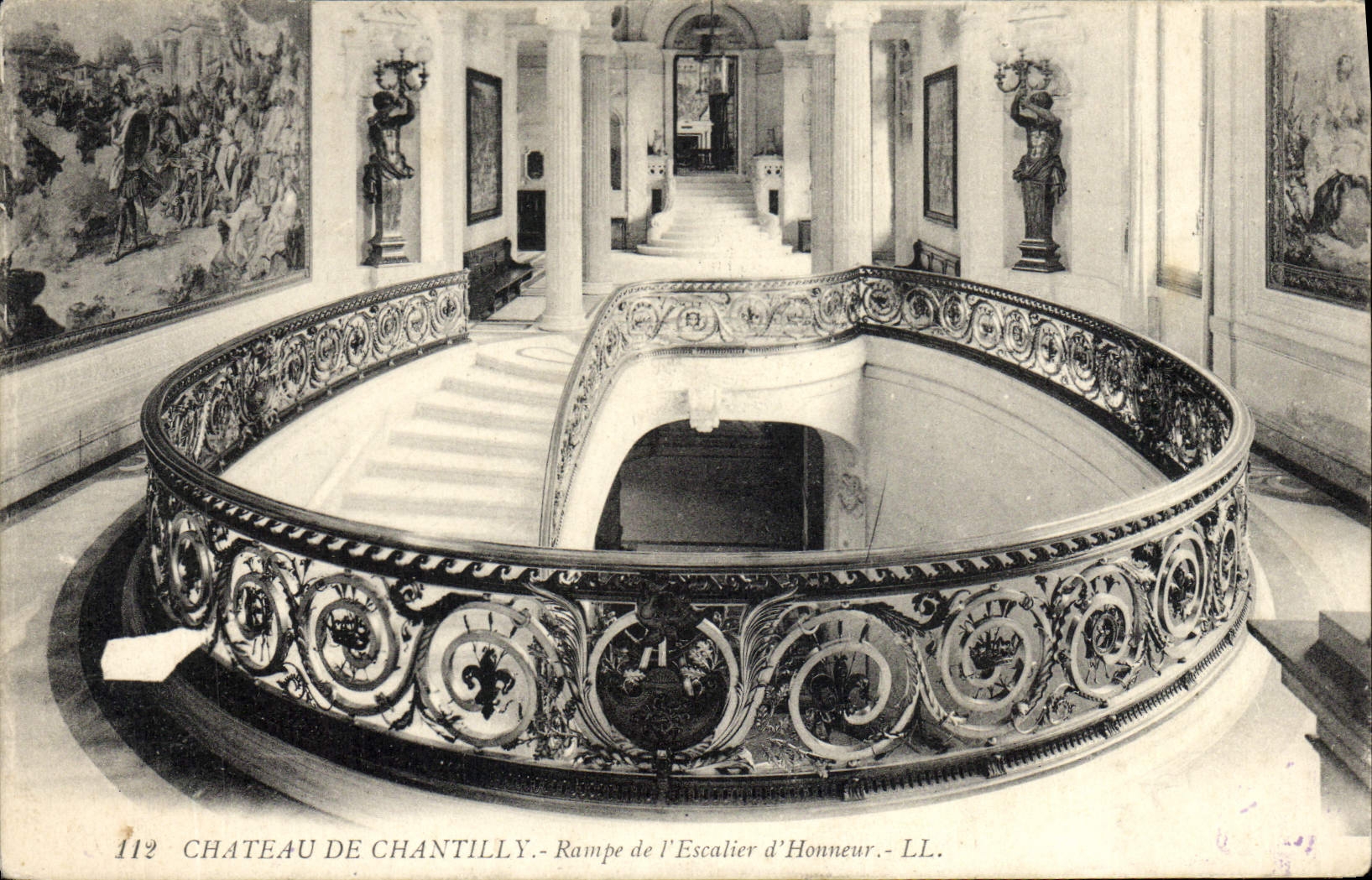 Château de Chantilly — Rampe de l'Escalier d'Honneur — LL. — n° 112