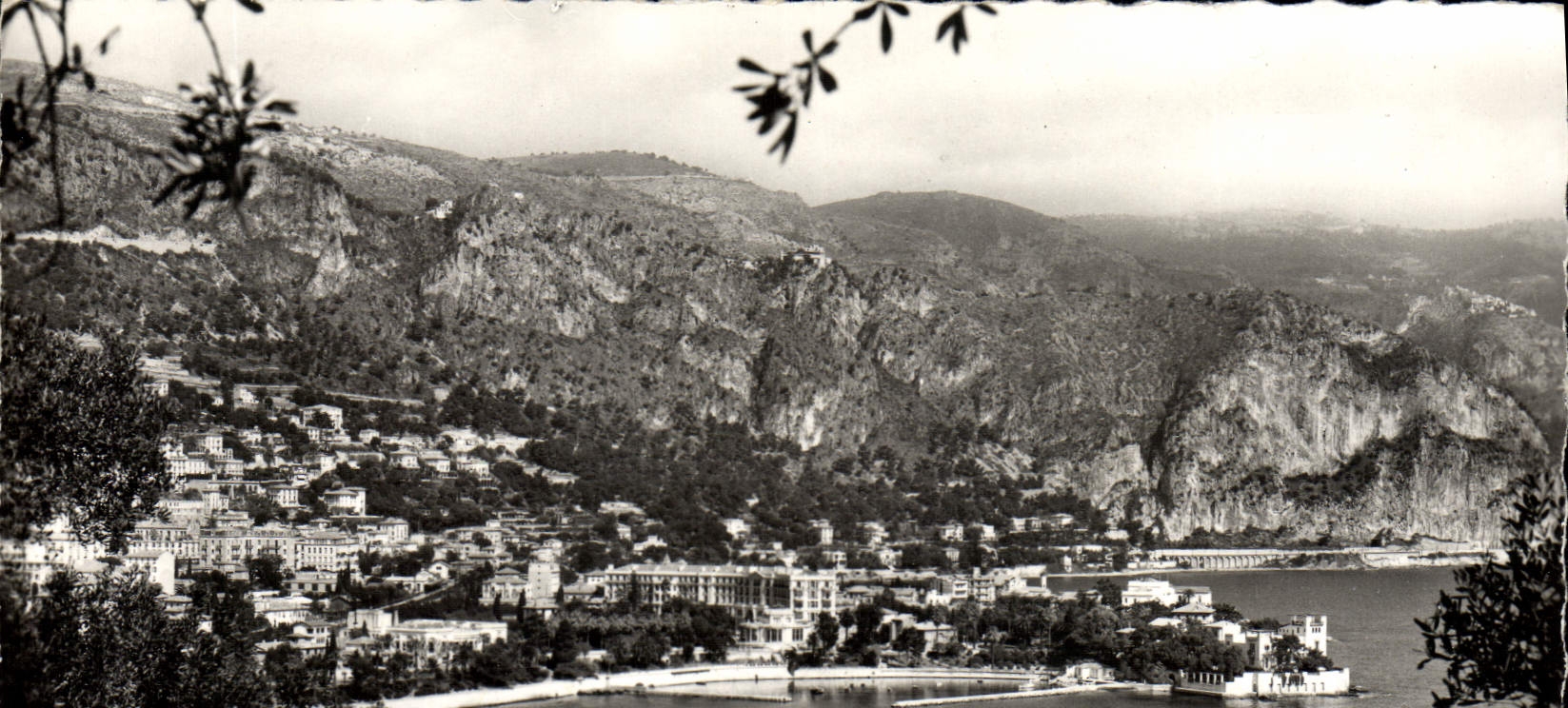 CPM Beaulieu Sur Mer Vue Sur La Ville Et La Baie Des Fourmis