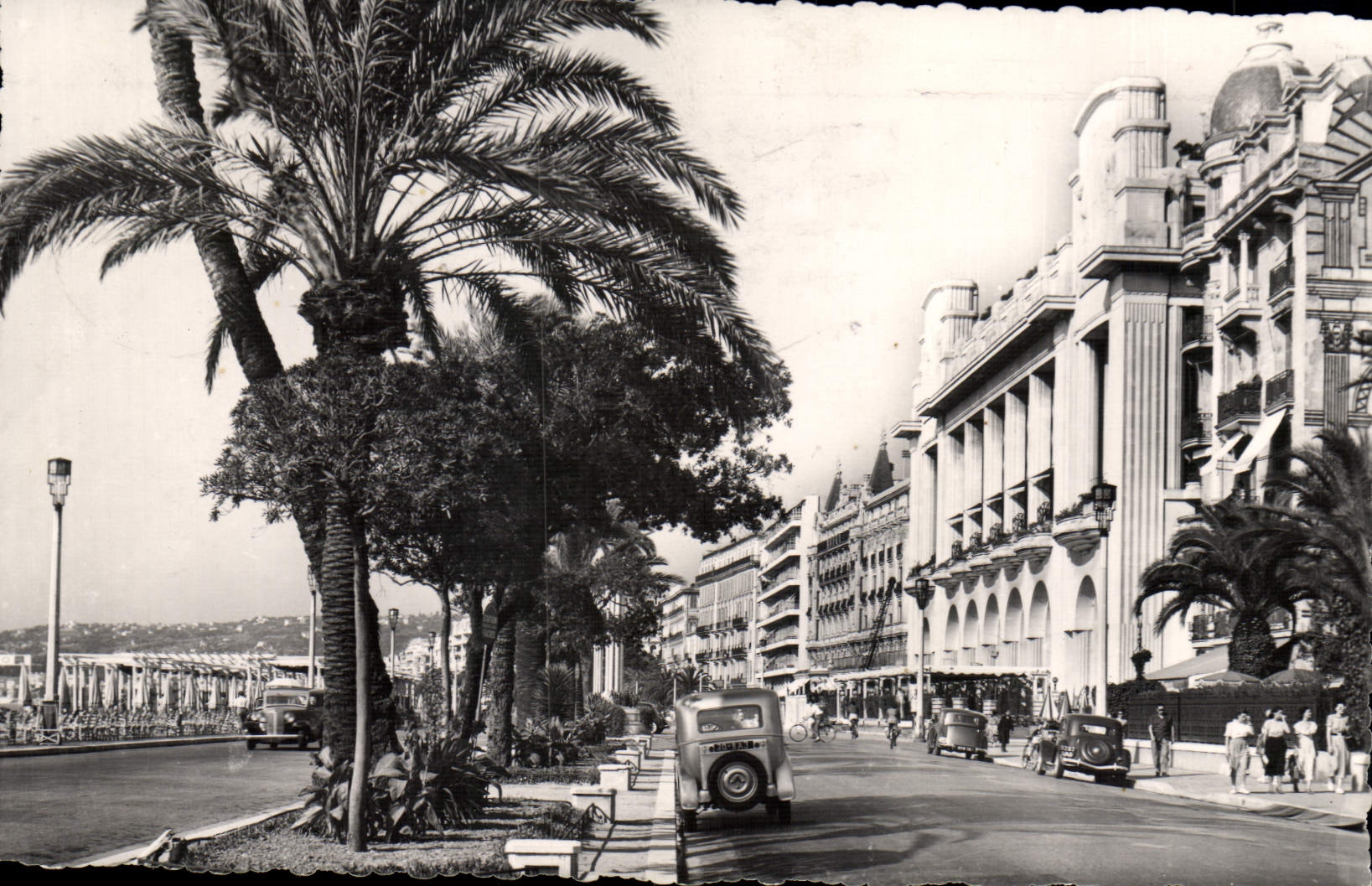 CPM Nice Promenade Des Anglais Palais De La Mediterranee