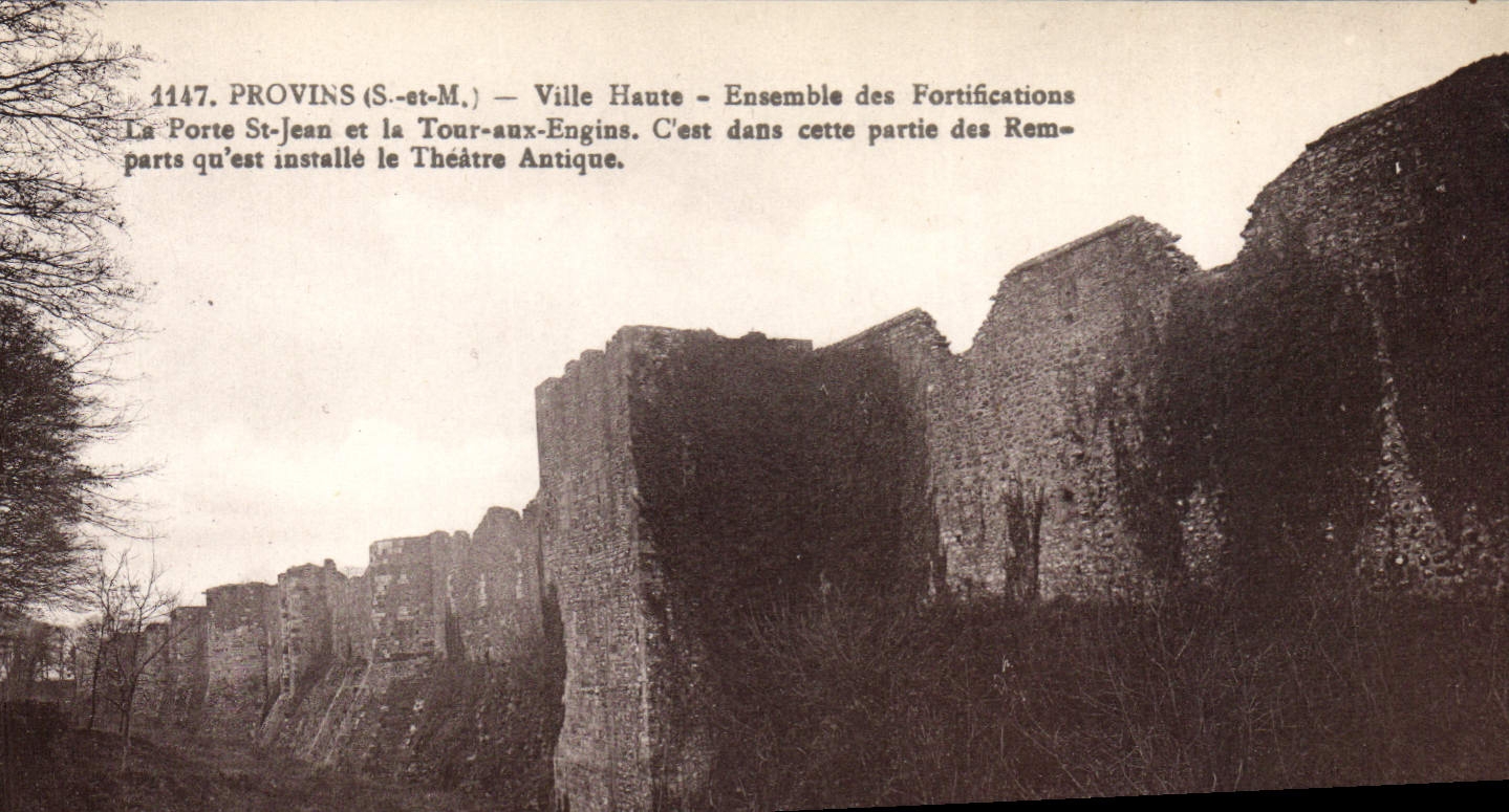 Provins (S.-et-M.) — Ville Haute — Ensemble des Fortifications — La Porte St-Jean et la Tour-aux-Engins. C'est dans cette partie des Remparts qu'est installé le Théâtre Antique.