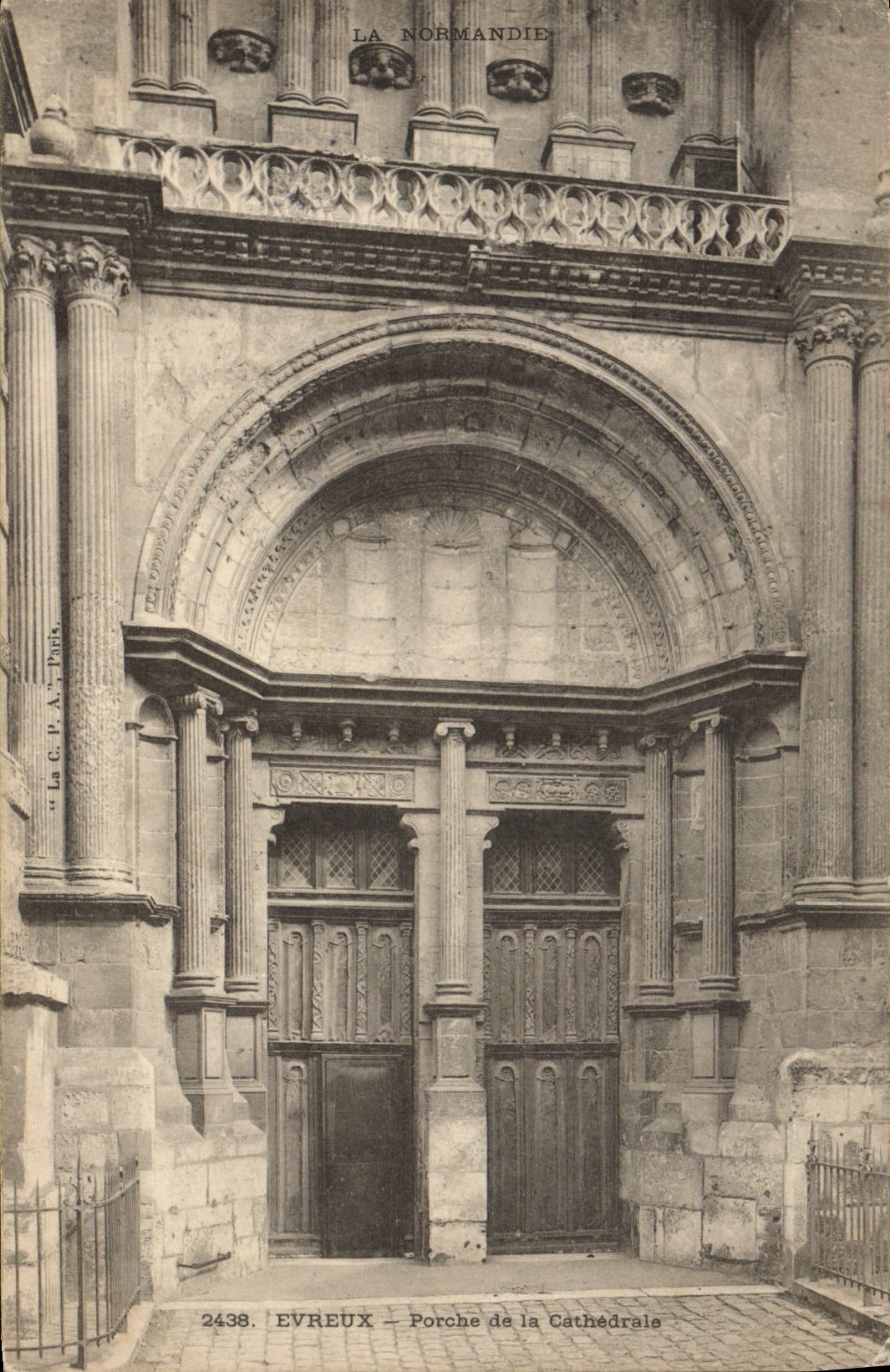 CPA Evreux Porche de la Cathedrale