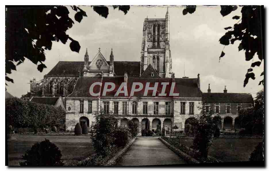 CPM Meaux Le musee et la cathedrale Vus du jardin Bossuet
