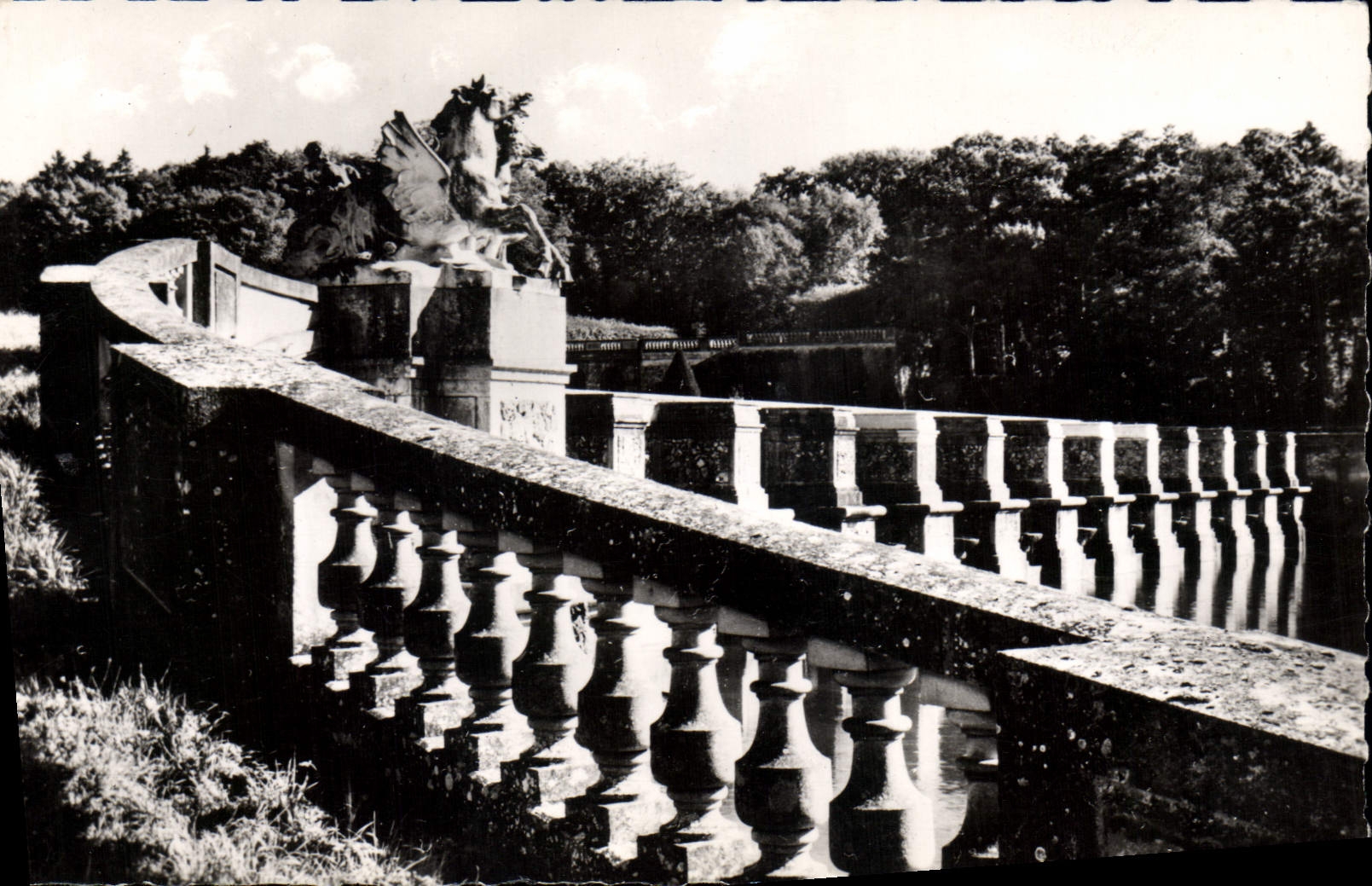 Château de Vaux-le-Vicomte — Les cascades et les chevaux marins de Lançon — Éditions Gaud