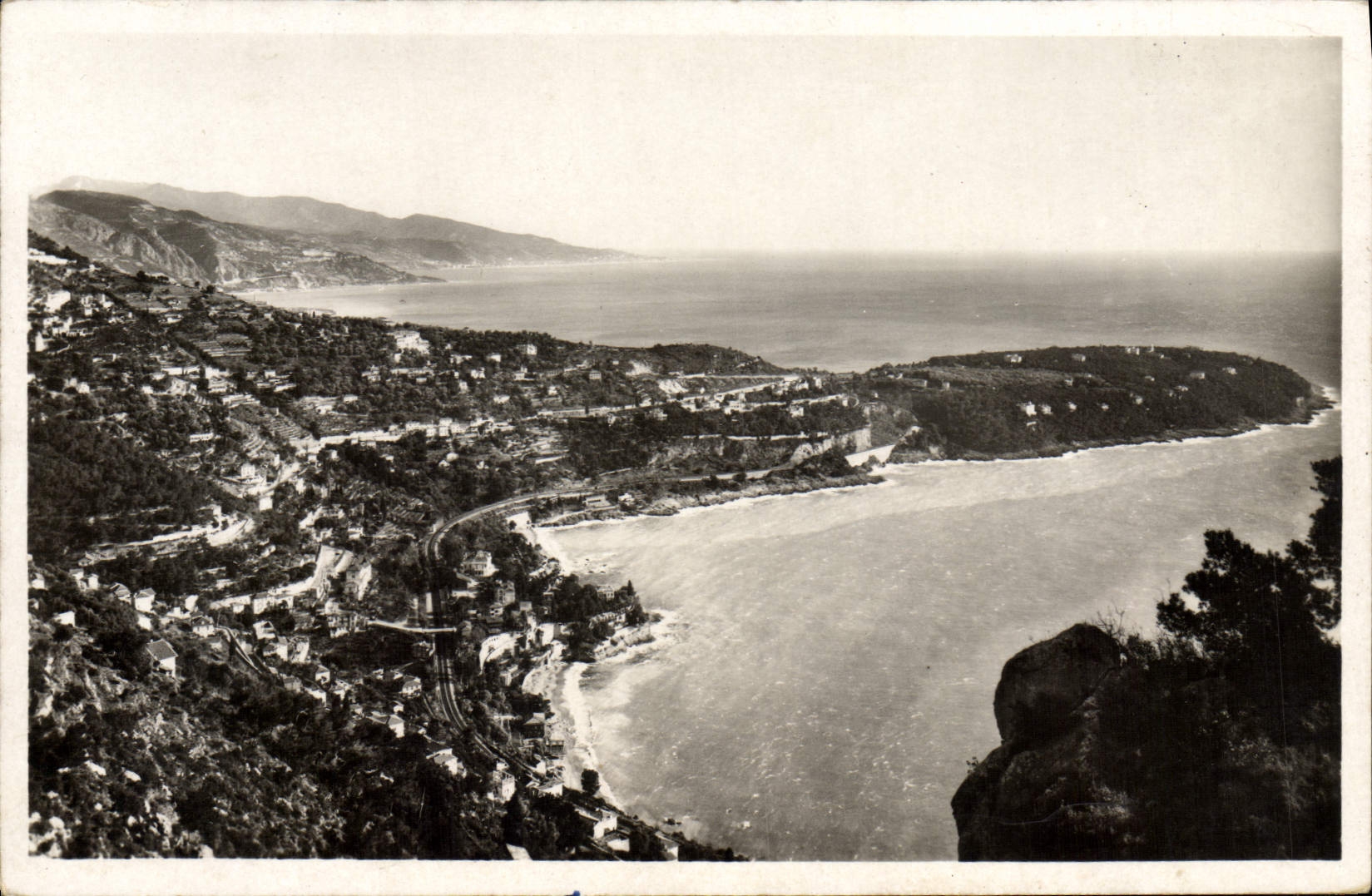 CPA Cap Martin Vue prise de la route de la Grande Corniche 
