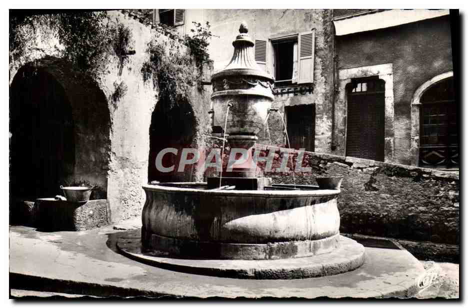 CPA St Paul De Vence Une vieille fontaine