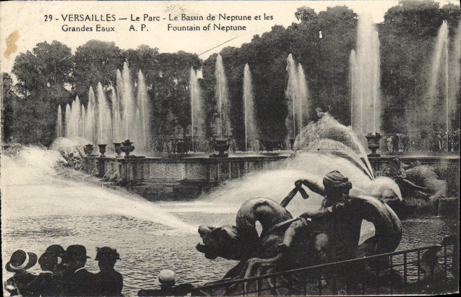 Versailles — Le Parc - Le Bassin de Neptune et les Grandes Eaux — A.P.