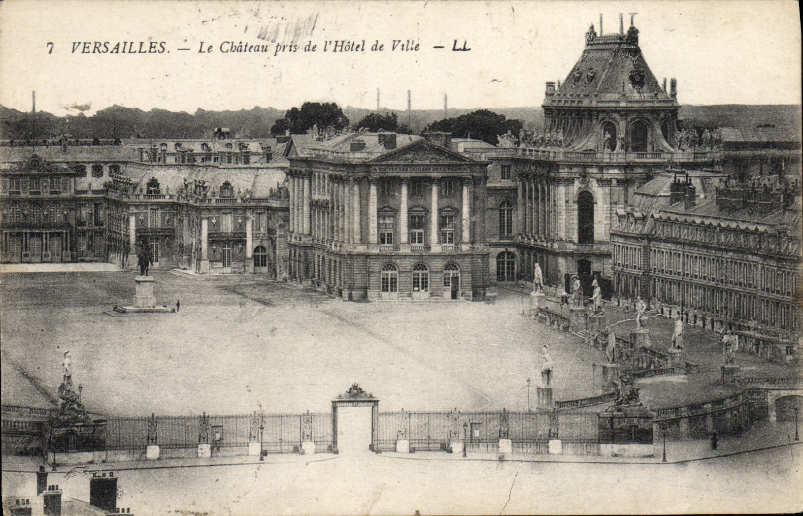 CPA Versailles Le Chateau Pris de L'Hotel de Ville