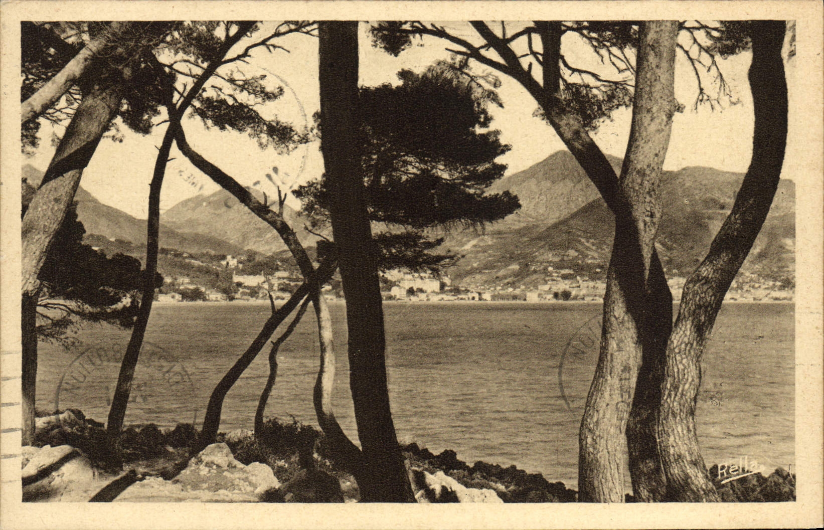 CPA Le Cap Martin Apercu de Menton entre les pins