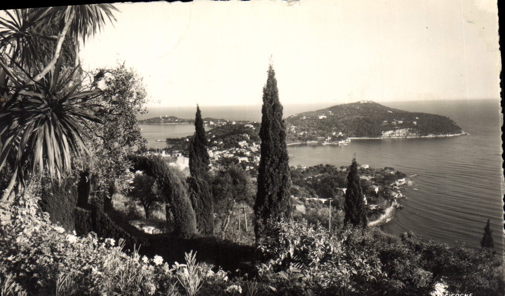Le Cap Ferrat — dans son décor méditerranéen — La Cigogne, Monaco