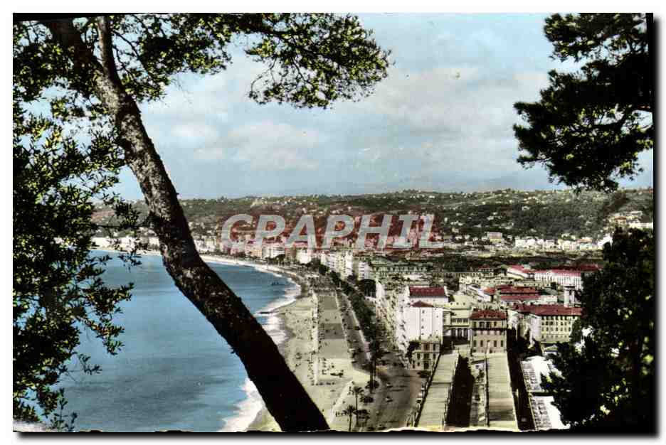 CPM Nice Echappee sur la promenade des Anglais Vue prise du chateau