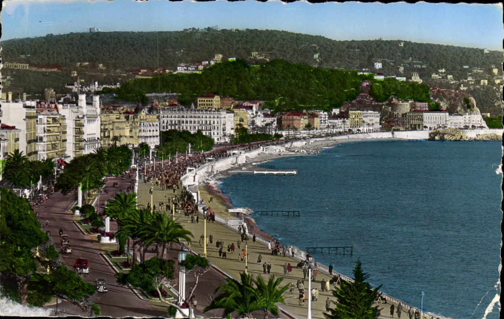 CPM Nice La Promenade des Anglais La Baie des Anges Au fond le Mont Boron