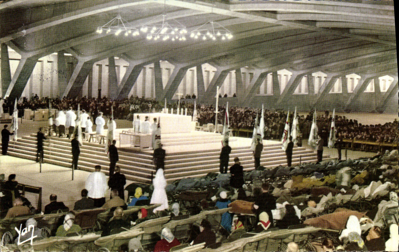 CPM Lourdes Interieur de la Basilique St Pie X