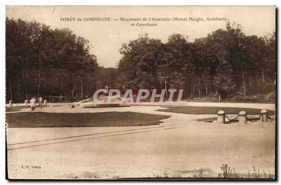 CPA Compiegne Monument De I'Armistice et carrefours Militaria