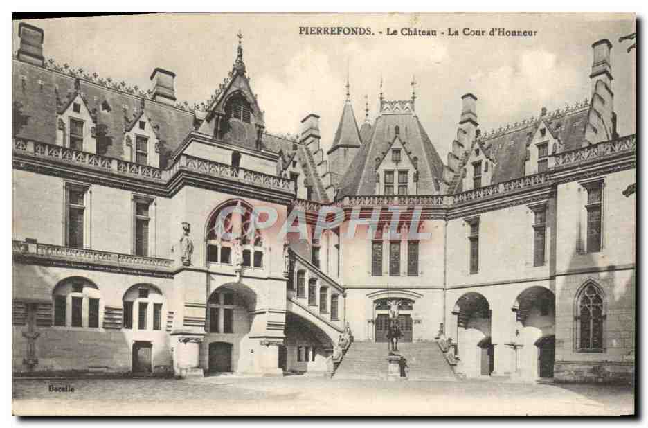 CPA Pierrefonds Le Chateau La Cour D'Honneur