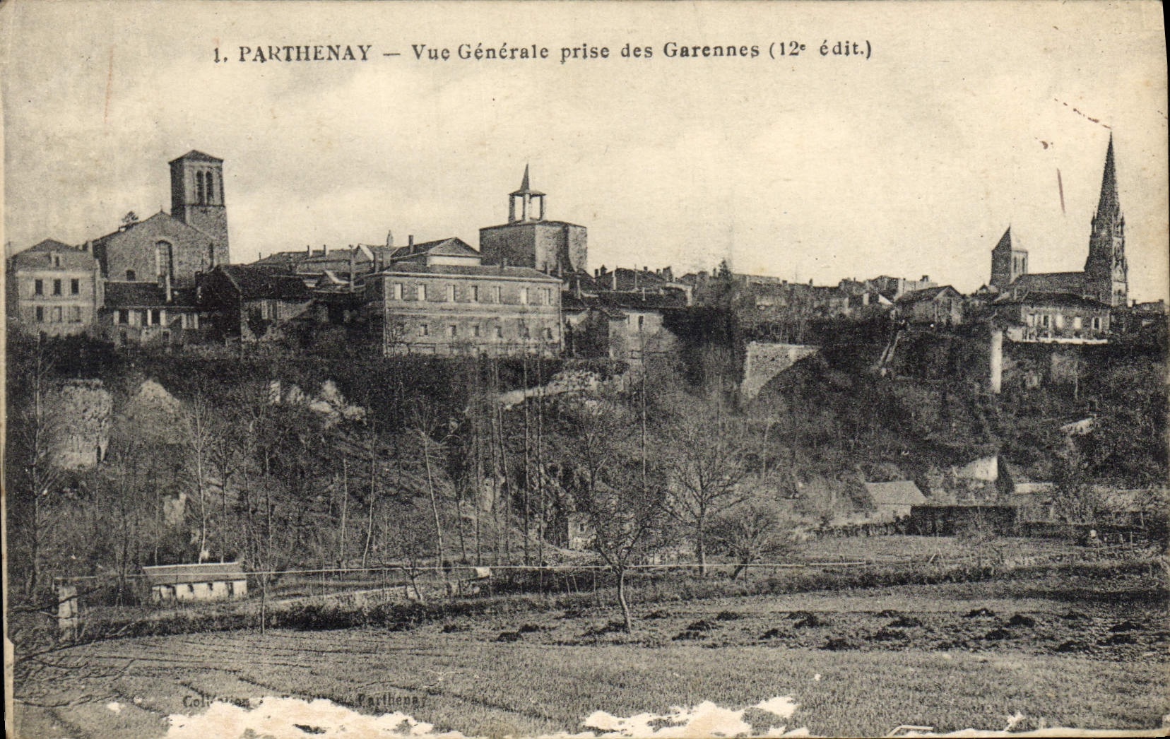 CPA Parthenay Vue Generale Prise Des Garennes