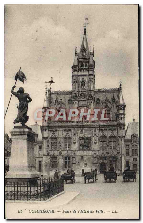CPA Compiegne Place De I'Hotel De Ville