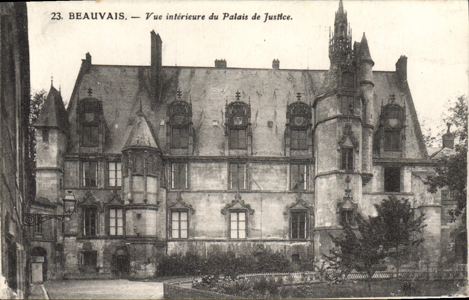 Beauvais — Vue intérieure du Palais de Justice — Phototypie C. Jeangatte, Samois