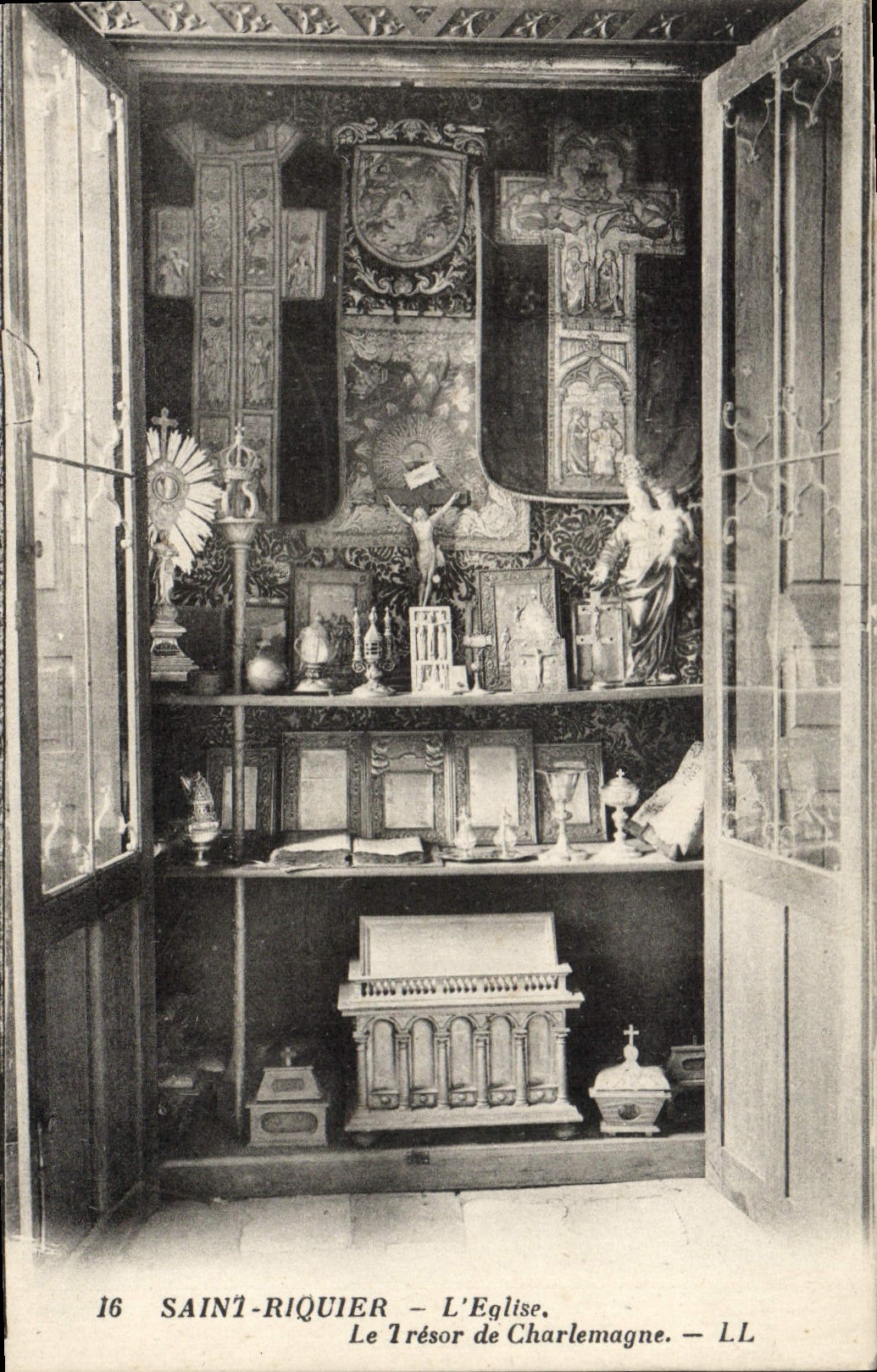 CPA Saint Riquier L'Eglise Le Tresor De Charlemagne