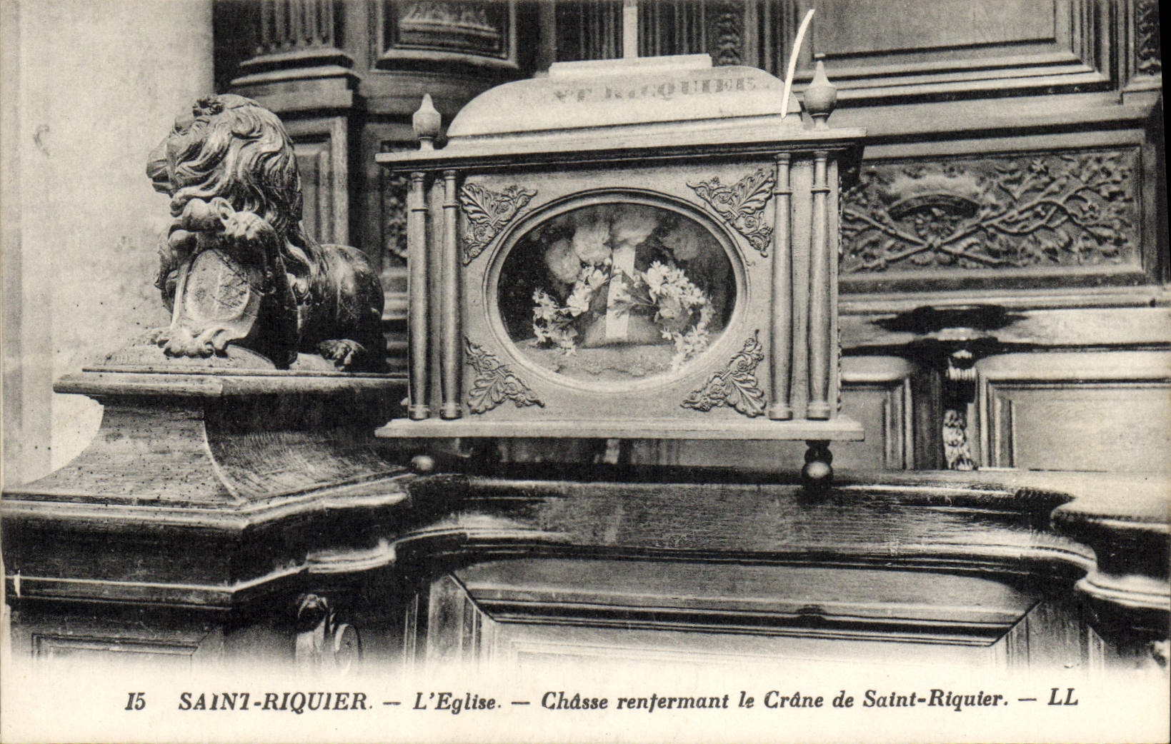 CPA Saint Riquier L'Eglise Chasse Renfermant Le Crane De Saint Riquier Lion