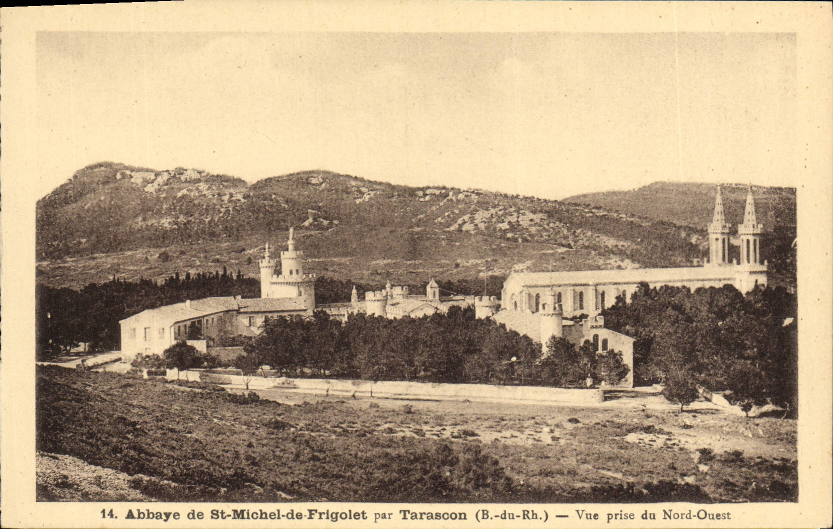 Abbaye de St-Michel-de-Frigolet — Vue prise du Nord-Ouest — par Tarascon (B.-du-Rh.)