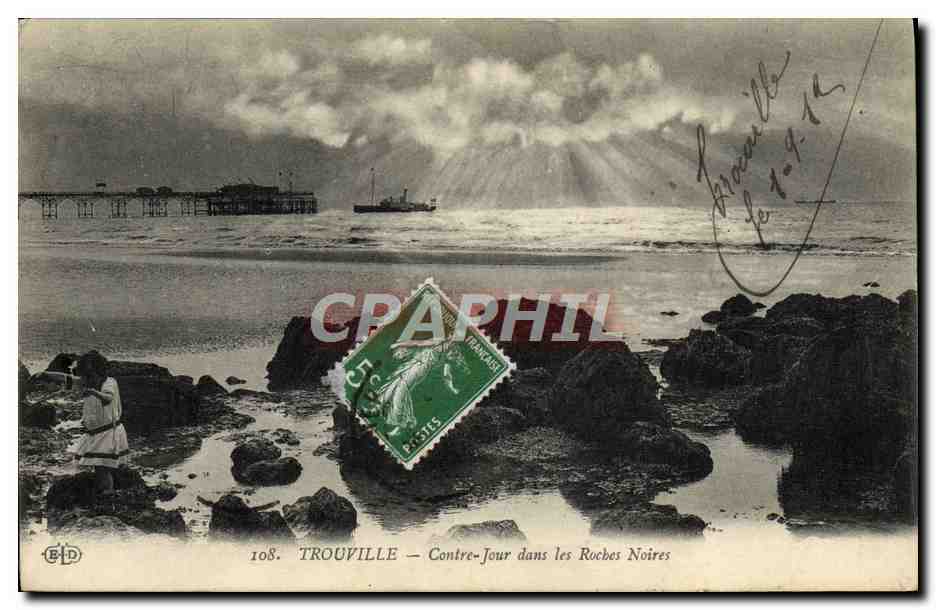 CPA Trouville Contre Jour Dans les Roches Noires