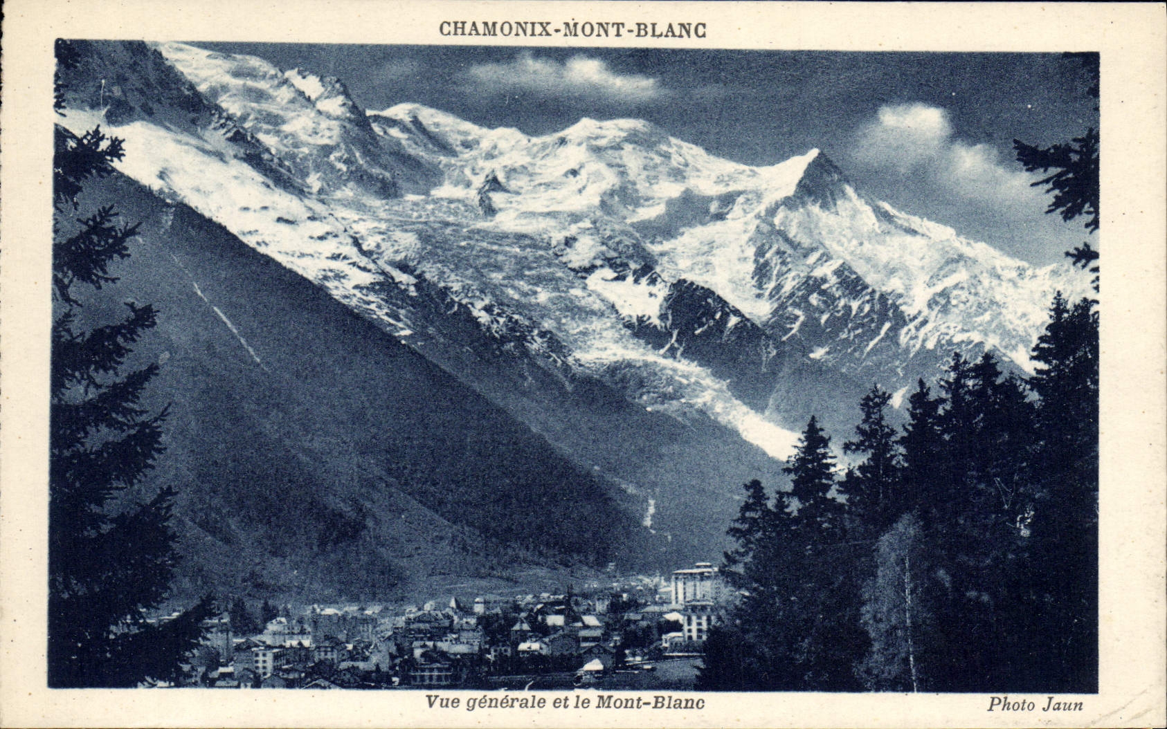 CPA Chamonix Mont Blanc Vue generale et le Mont Blanc