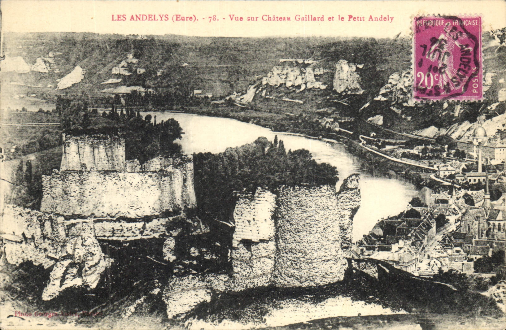 Les Andelys (Eure) — Vue sur Château Gaillard et le Petit Andely — Photo Georges Lévy, Plaisir