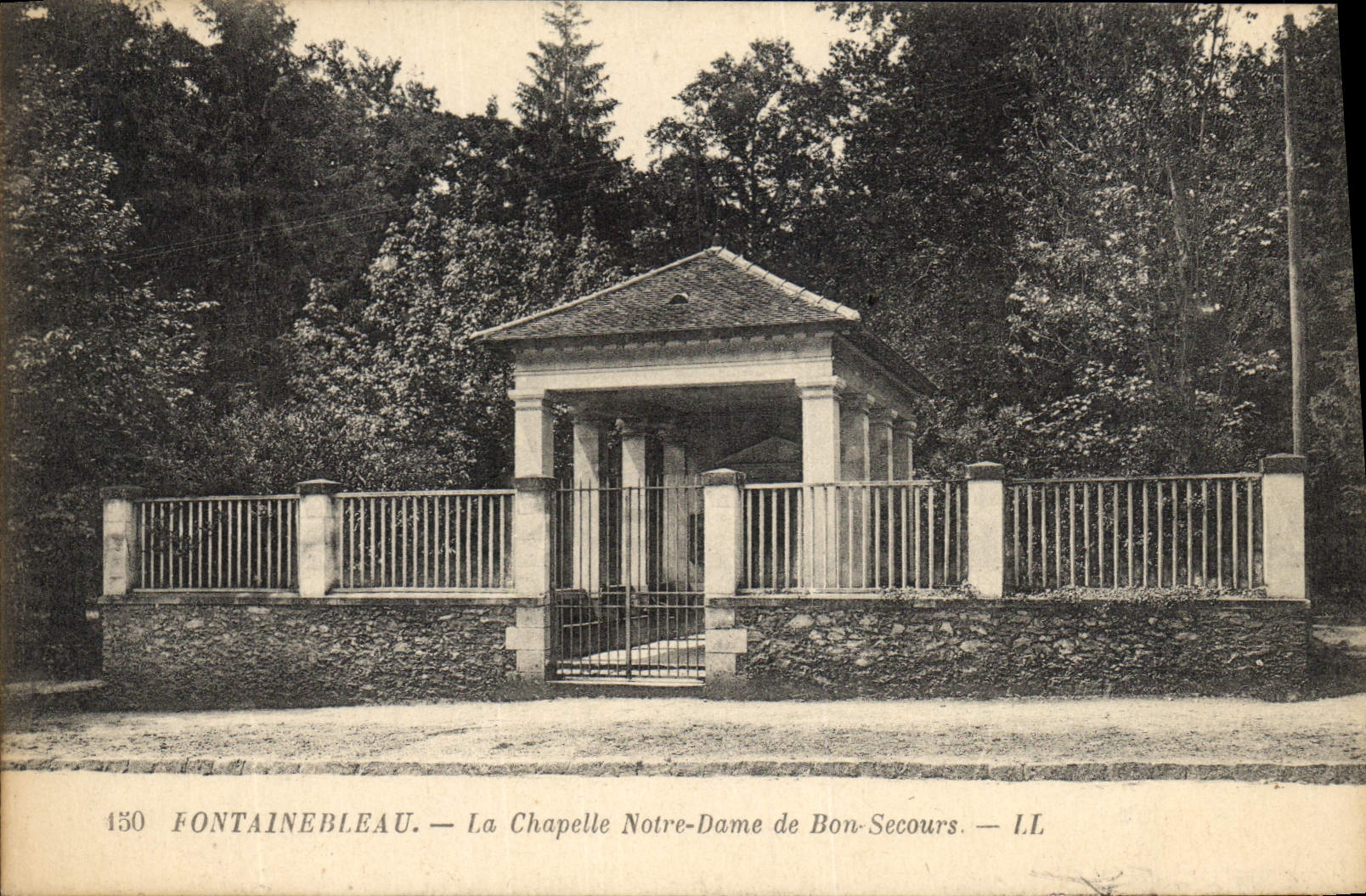 Fontainebleau — La Chapelle Notre-Dame de Bon-Secours — LL
