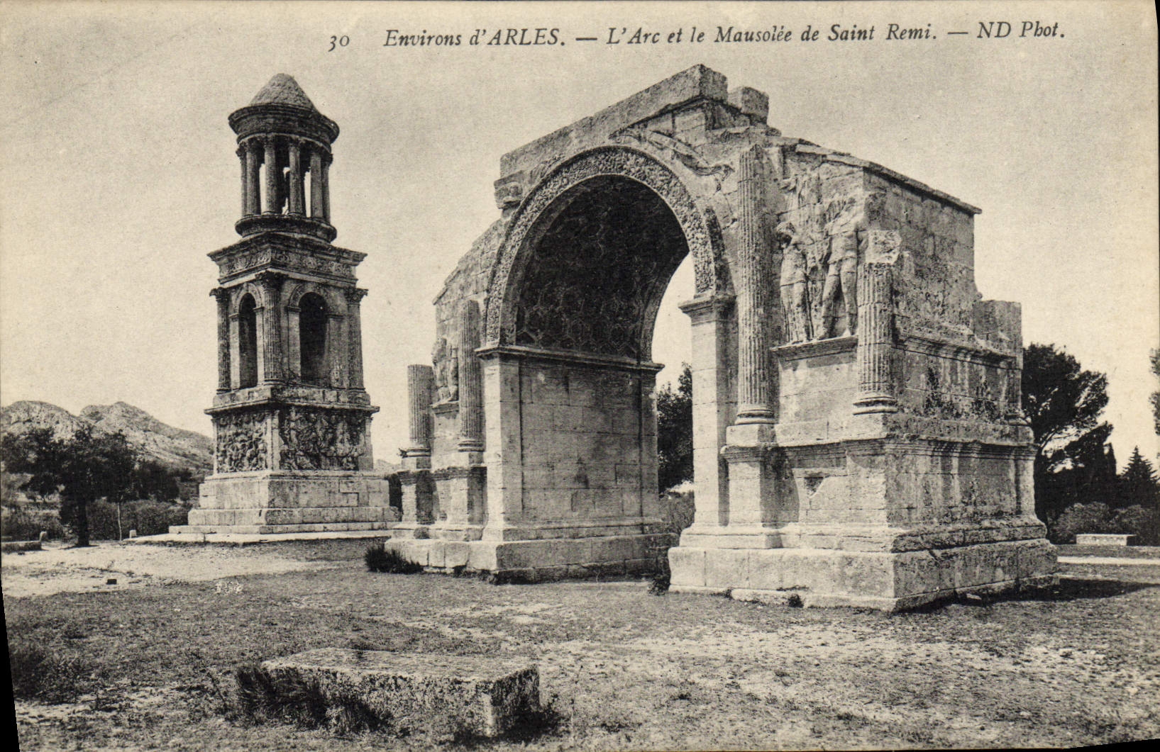 Environ d'ARLES — L'Arc et le Mausolée de Saint Remi — ND Pbot.