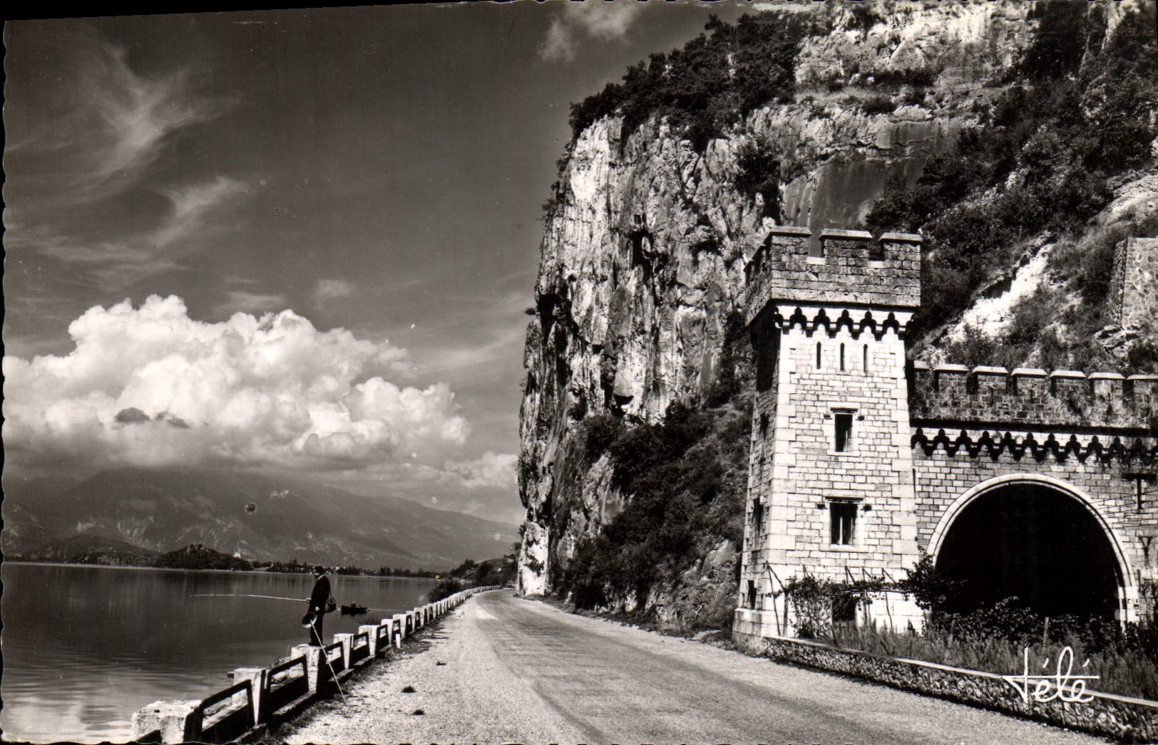 CPM Environs d'Aix Les Bains Route de la corniche Tunnel du grand rocher