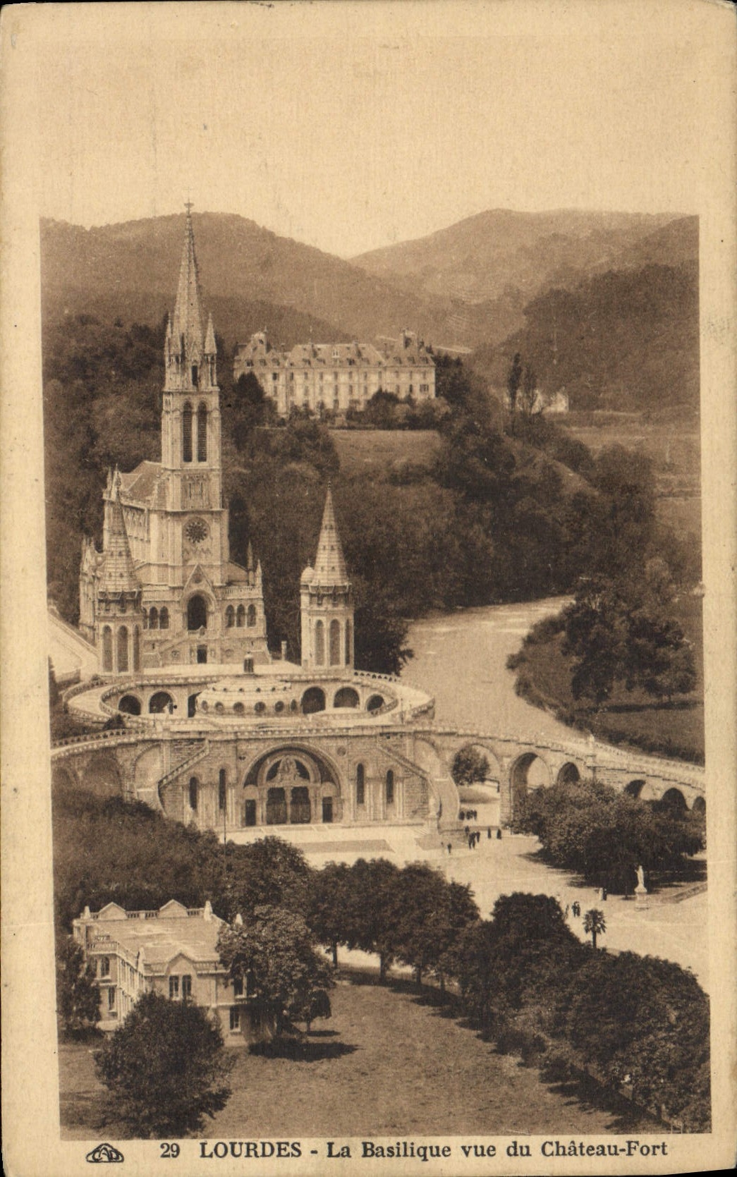 LOURDES - La Basilique vue du Château-Fort — éditeur CPAPHIL, n° 29