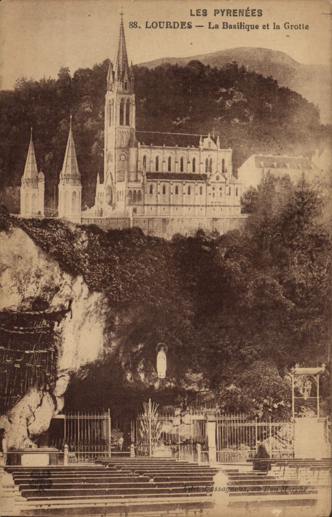 CPA Lourdes La Basilique Et La Grotte