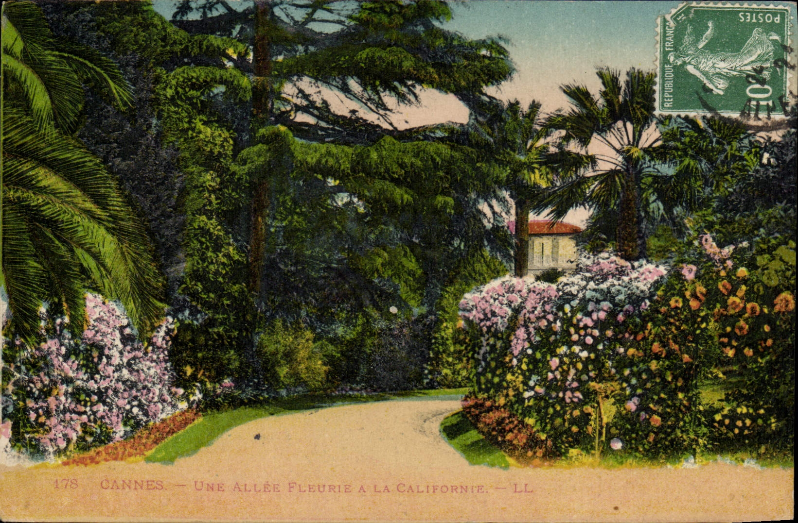 CPA Cannes Une Allee Fleurie A La Californie